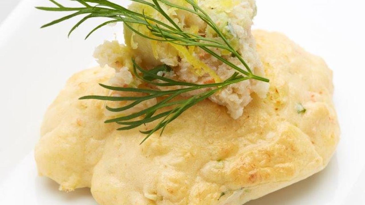 Crab Cakes with Spicy Avocado Dip