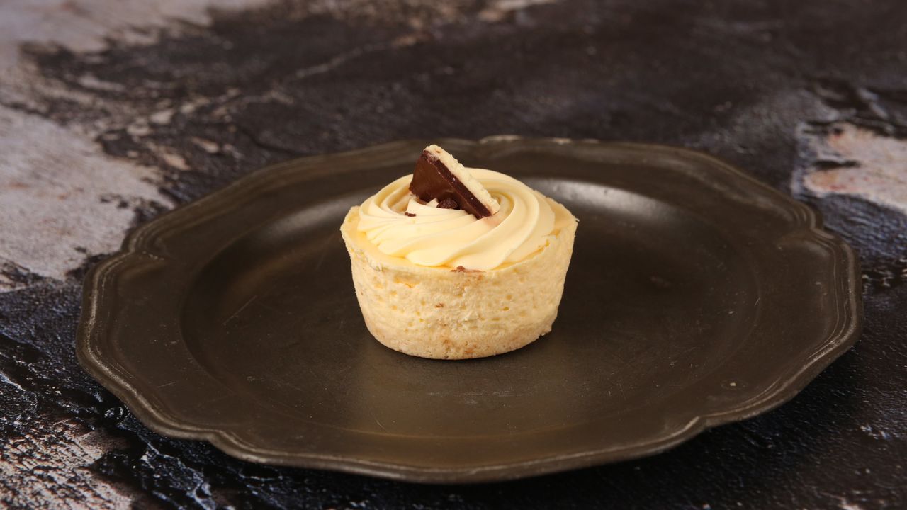 Premium White Choc Cheese Cake (160g)