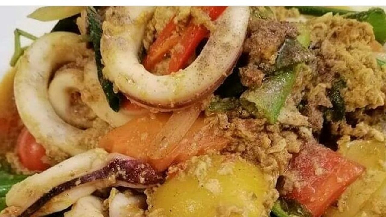 Pla Meung Pad Pong Karee