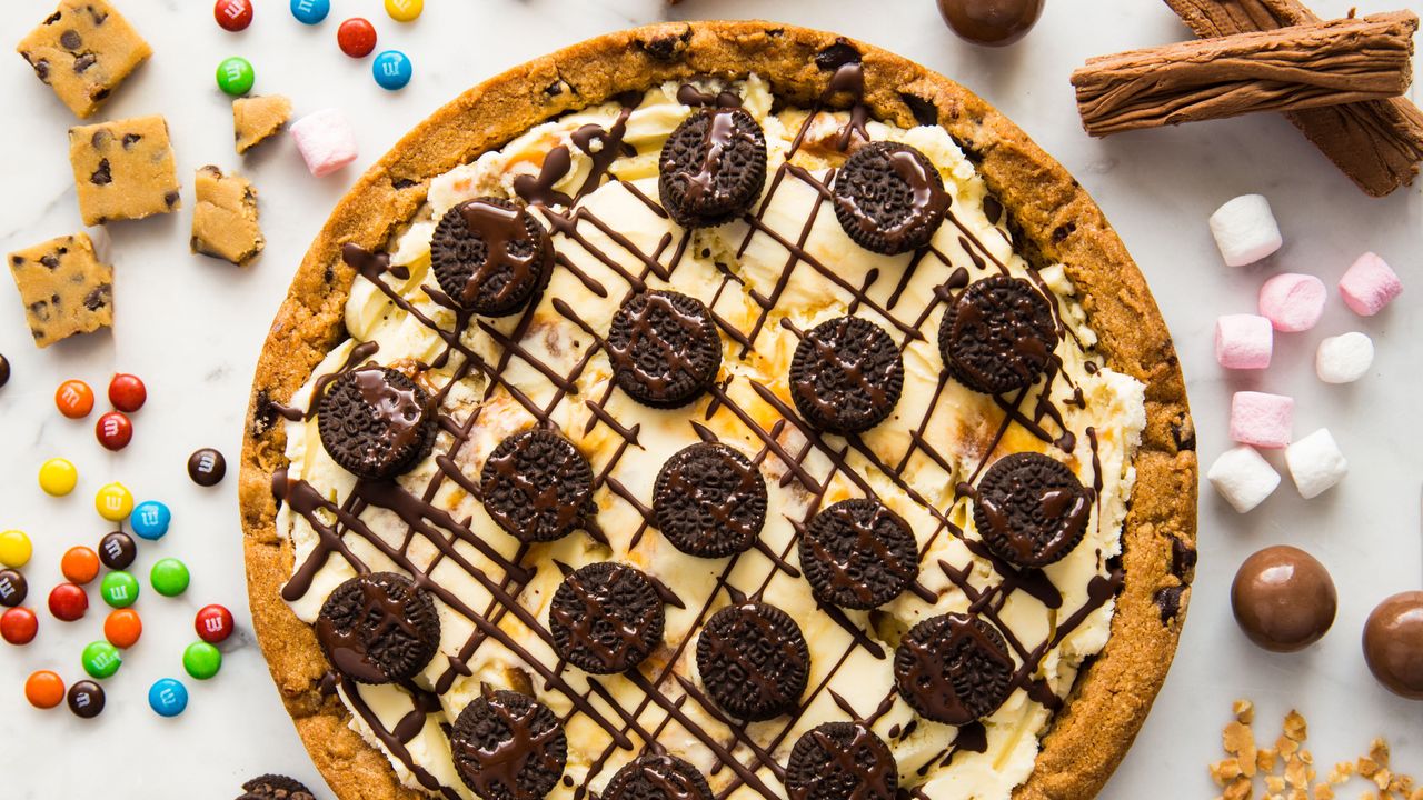 Cookies N Cream Polar Pizza (serves up to 6)