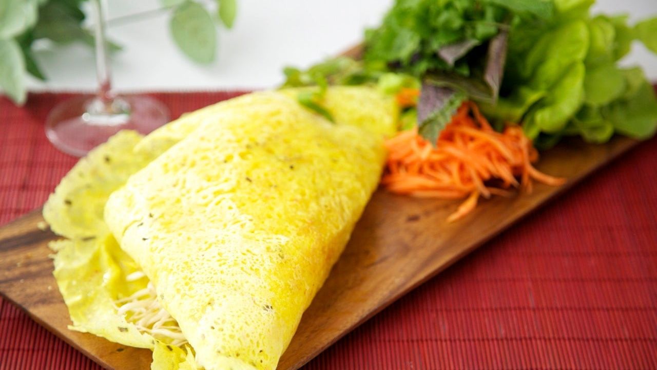 Crispy Vietnamese Pancakes (Prawn & Pulled Pork or Vegetarian) (Bánh Xèo)