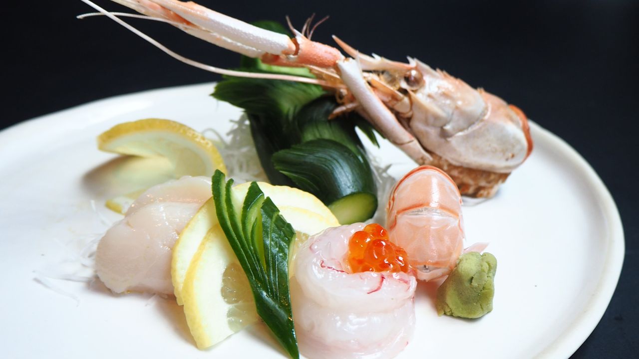Scampi sashimi with miso soup