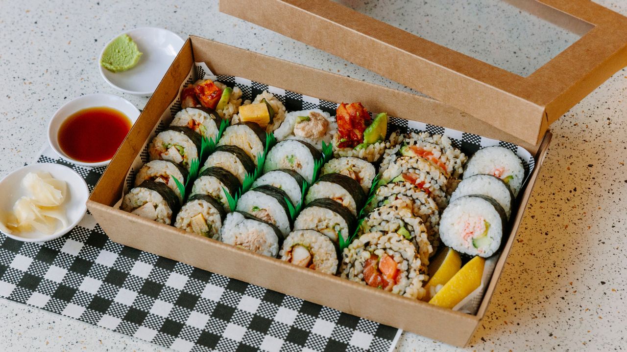 Sushi Roll Mix (50 Pieces)