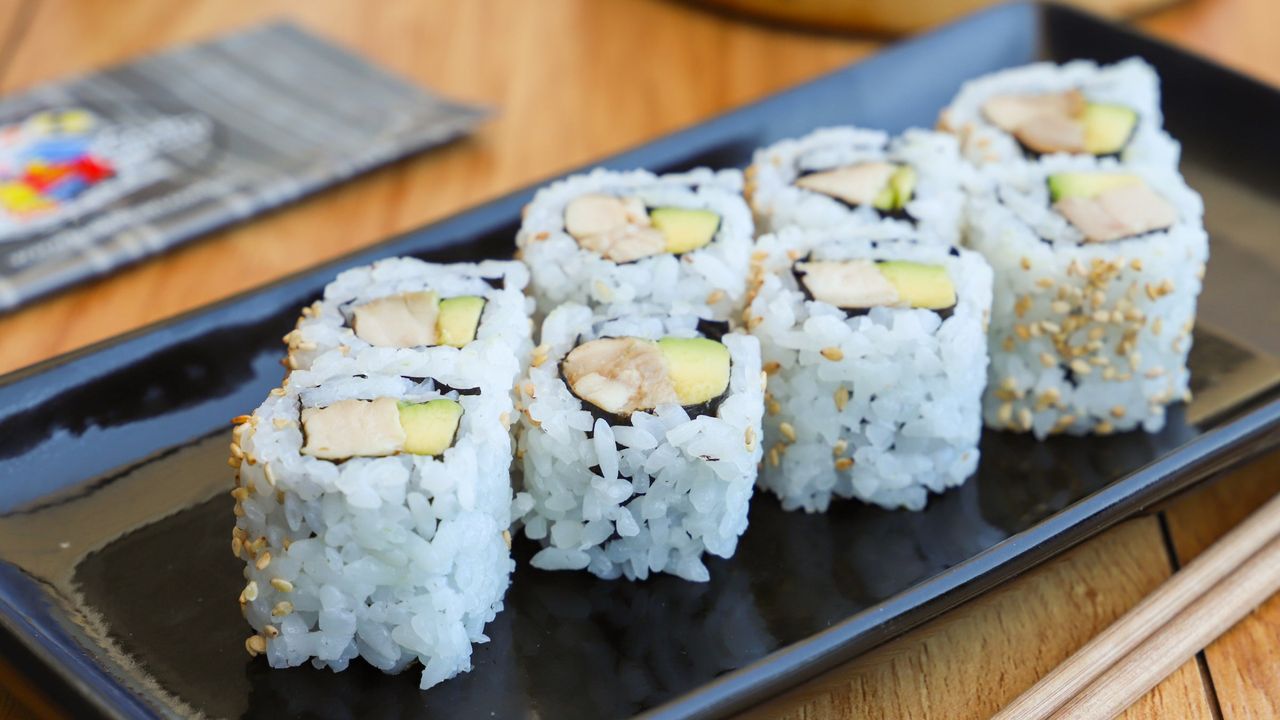 Teriyaki Chicken & Avocado Roll (8 Pieces)