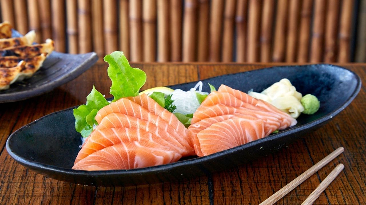 Salmon Sashimi (G) (10 Pieces)