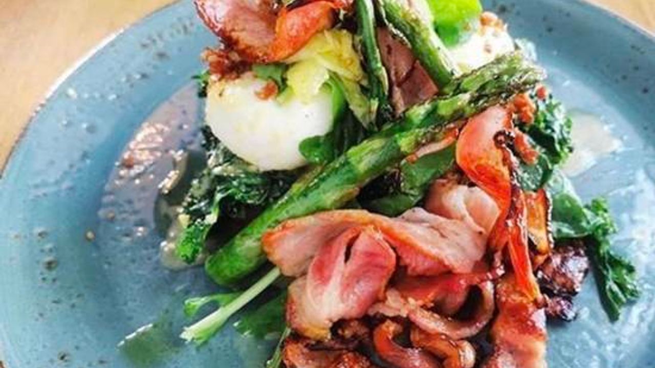 Truffle eggs benny