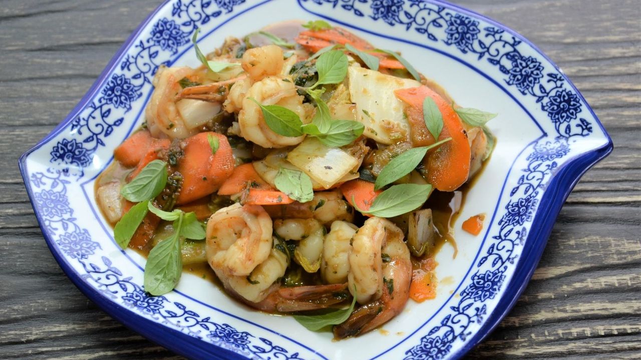 Stir-Fry Prawn with Fresh Basil