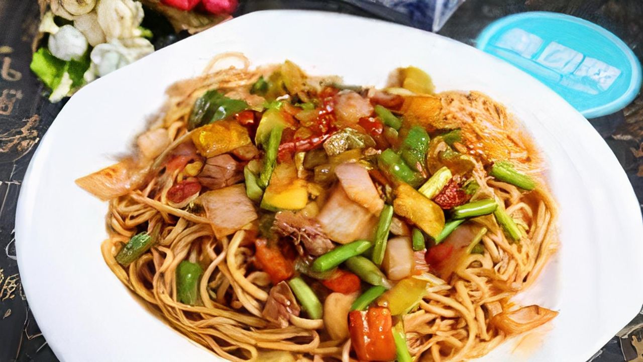 101. Stir-fried Handmade Noodles / 炒拉面