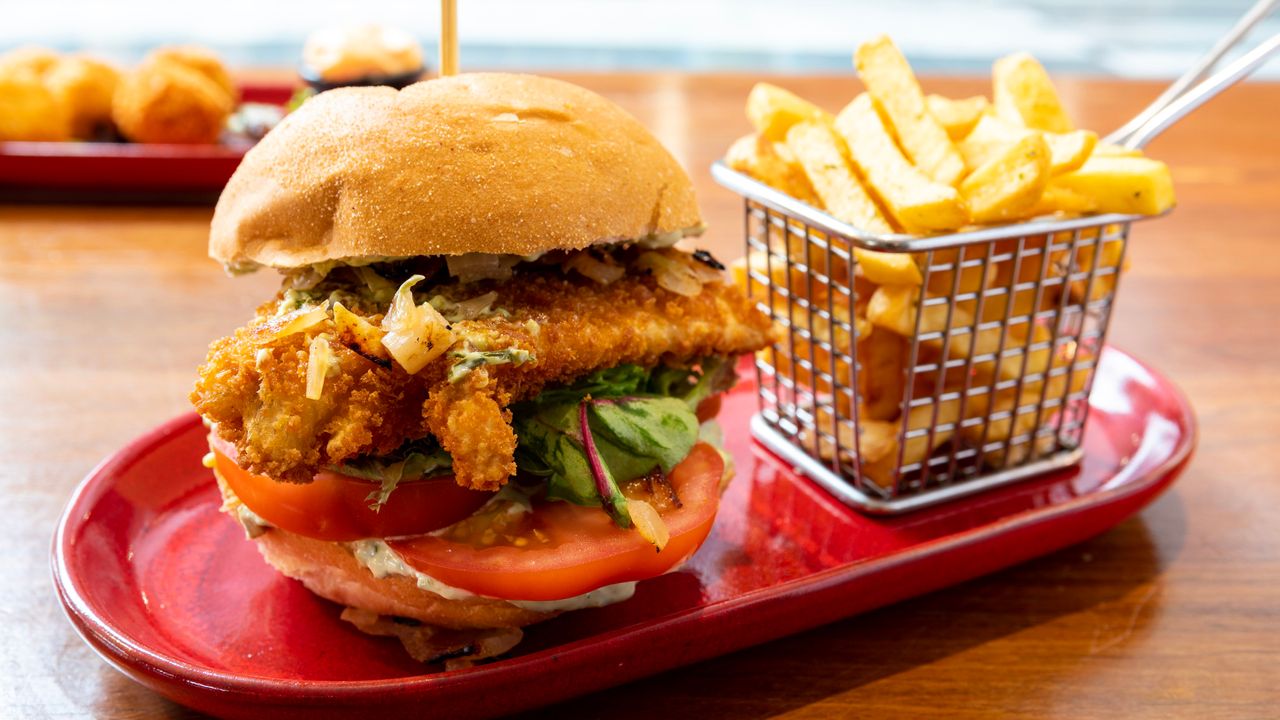 Crumbed Fish Burger w/ chips