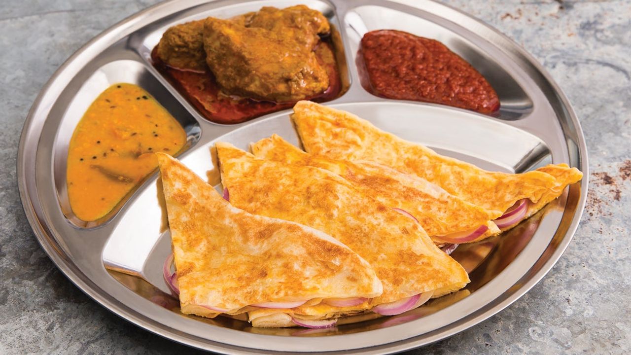 Roti Telur Bawang with Curry Chicken