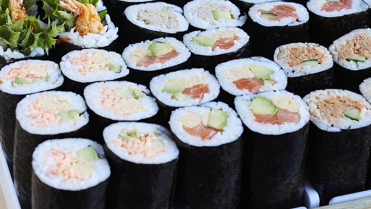 3.Fresh Salmon Sushi Roll