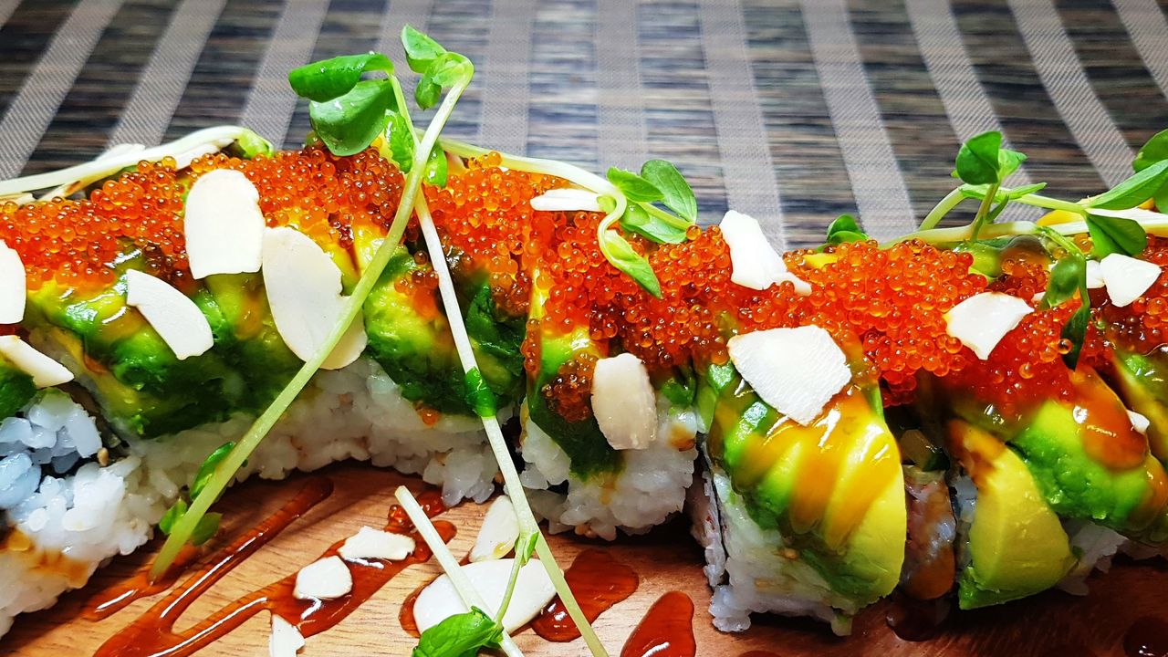 6. Caterpillar Roll (8pc)