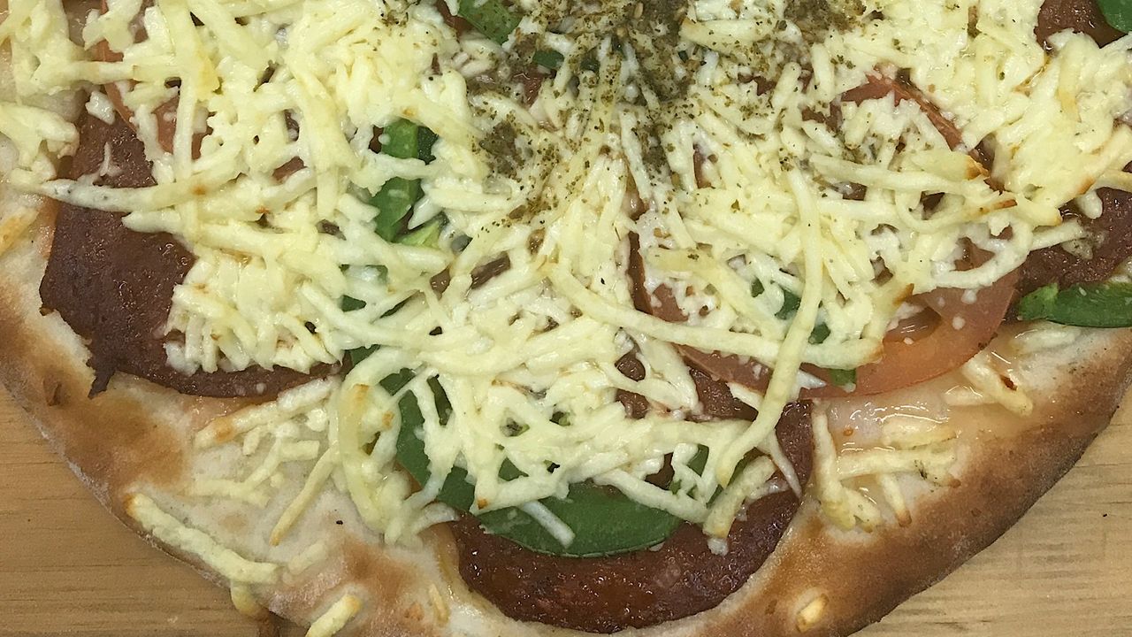 Sujuk pizza