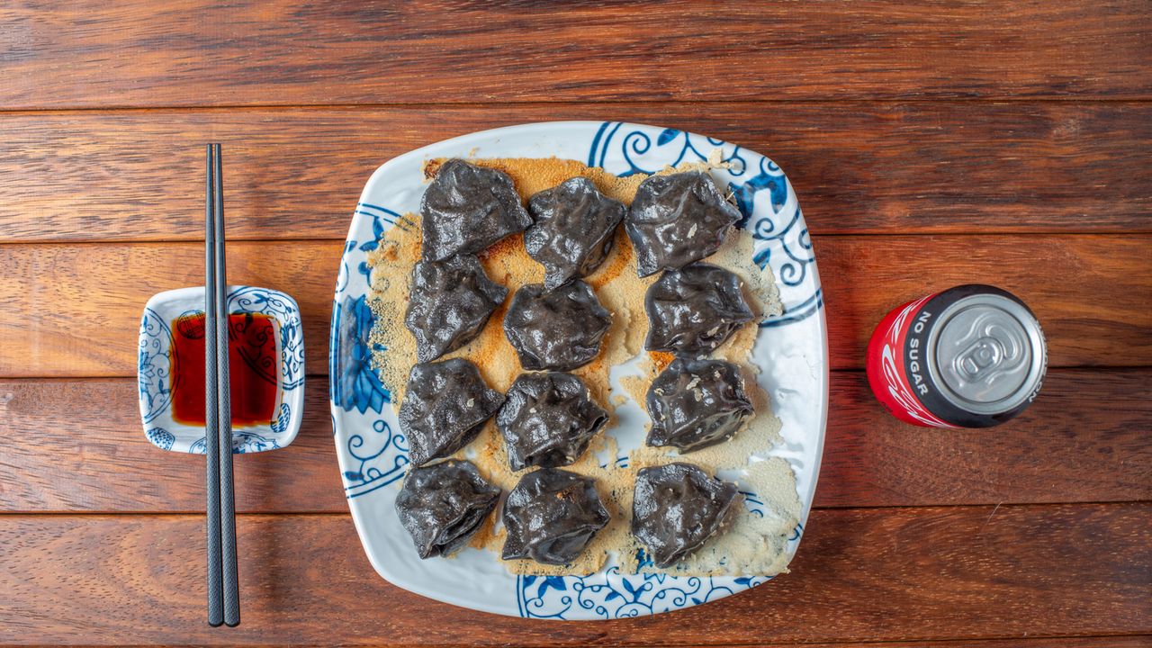 Pan-Fried Cuttlefish Prawn Dumplings with Crispy Crepe (12p)