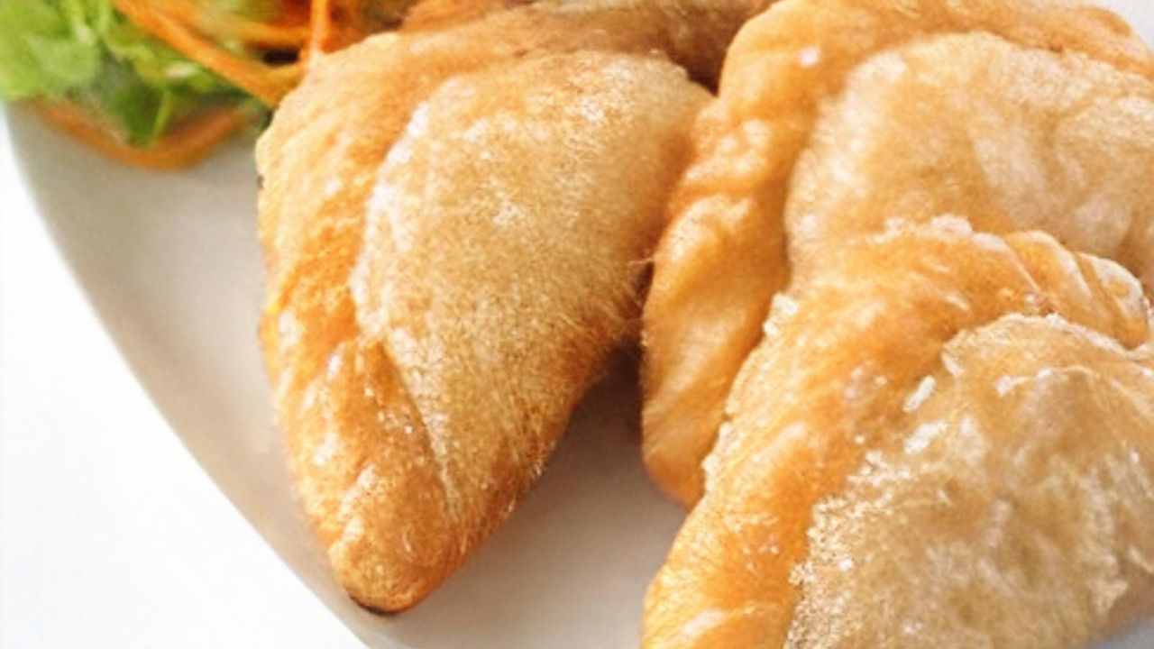 5. Curry Puffs ( 4 Pieces)