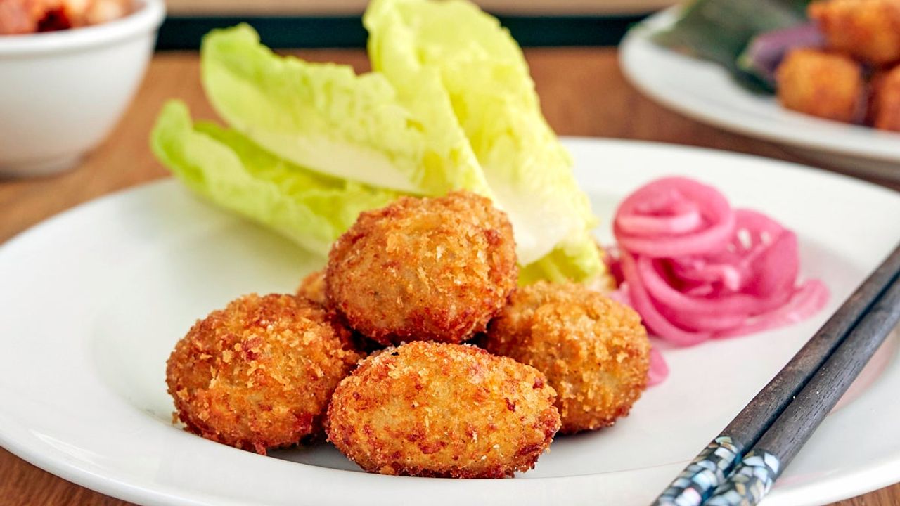 Smokey Eggplant Croquetas, Lettuce and Chilli Sauce (5 Pieces)