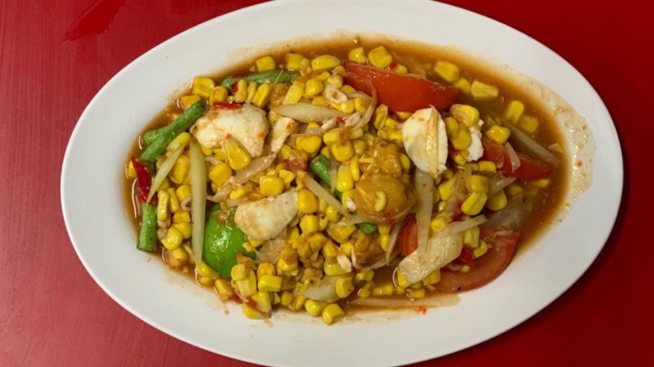 Corn salad with salted egg ตำข้าวโพดไข่เค็ม