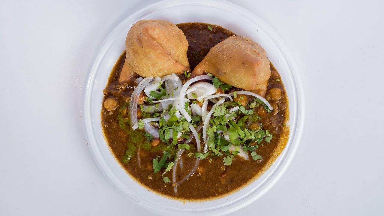 Samosa Choley (2 Pieces)