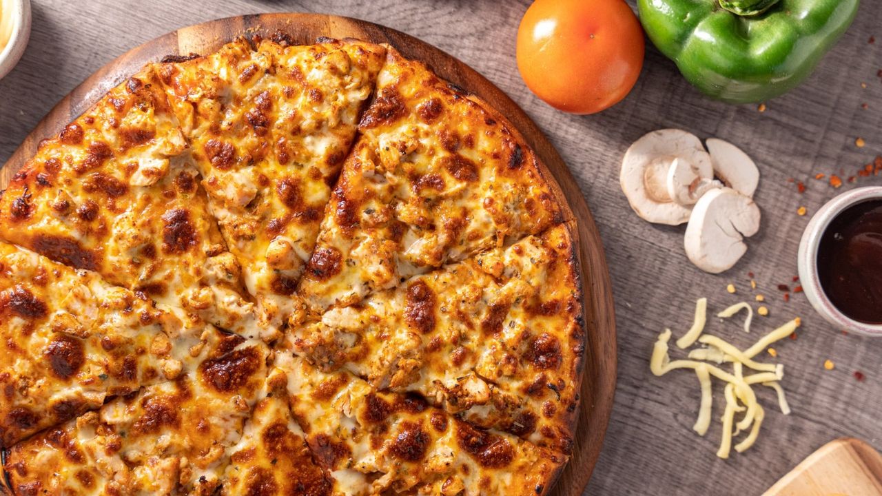 Butter Chicken Pizza