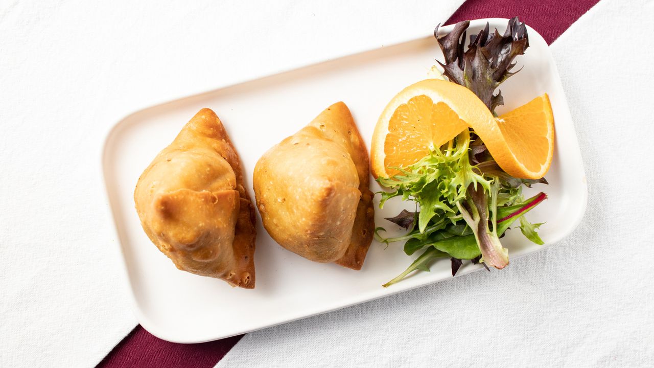03. Vegetable Samosas (2 Pc)