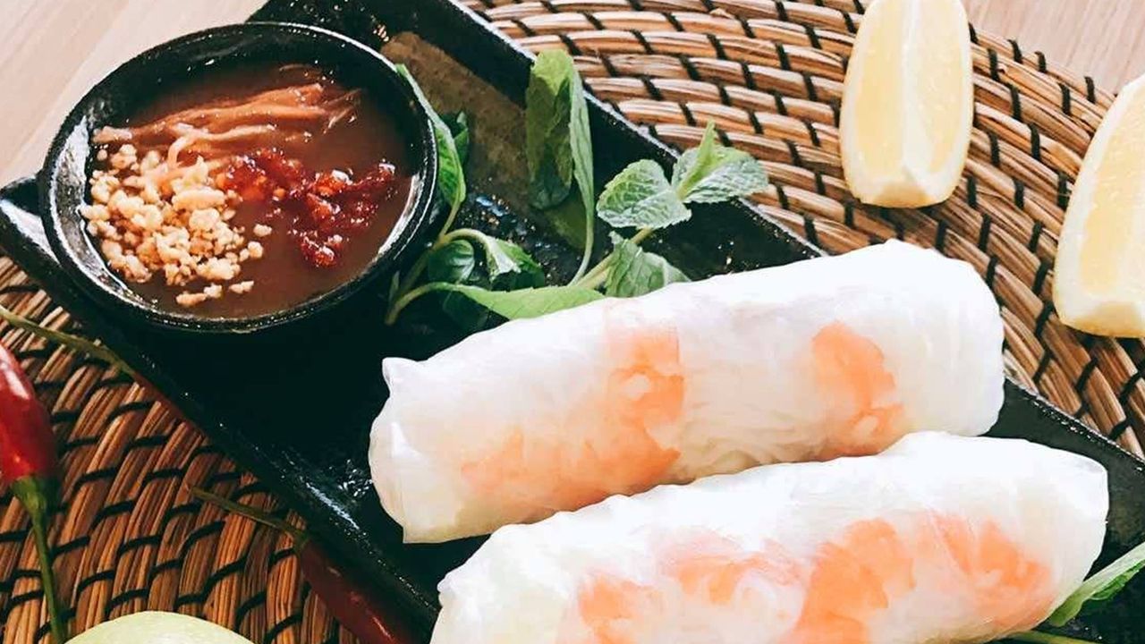 Fresh Vietnamese Rice Paper Rolls (2 Per Serve)