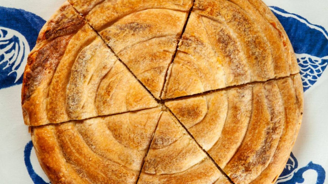 Spanakotiropita (Spinach and Cheese Pastry)