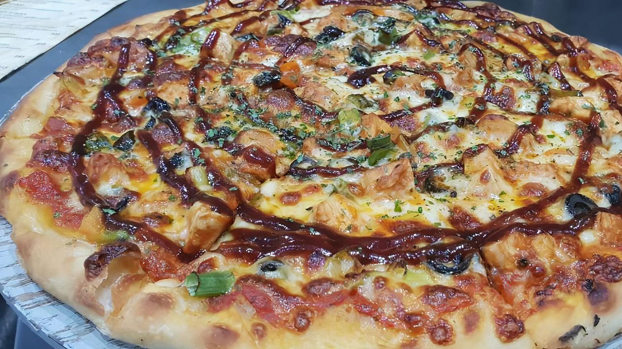 BBQ Chicken Pizza Large 13''
