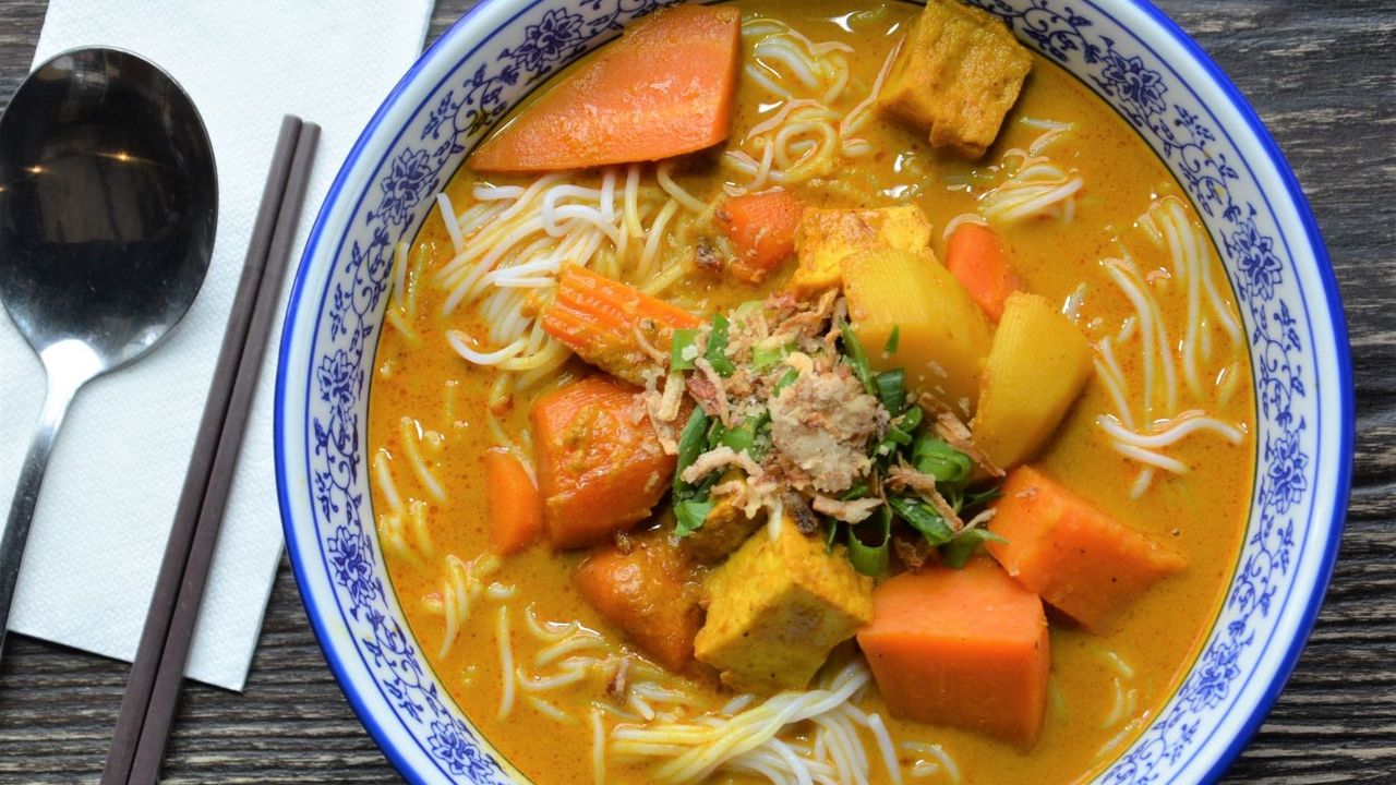 Vegetarian Curry with Vermicelli