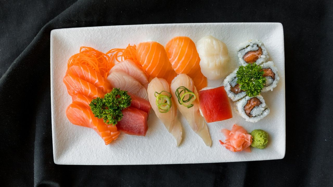 Mix Lovers - Sushi & Sashimi Combination