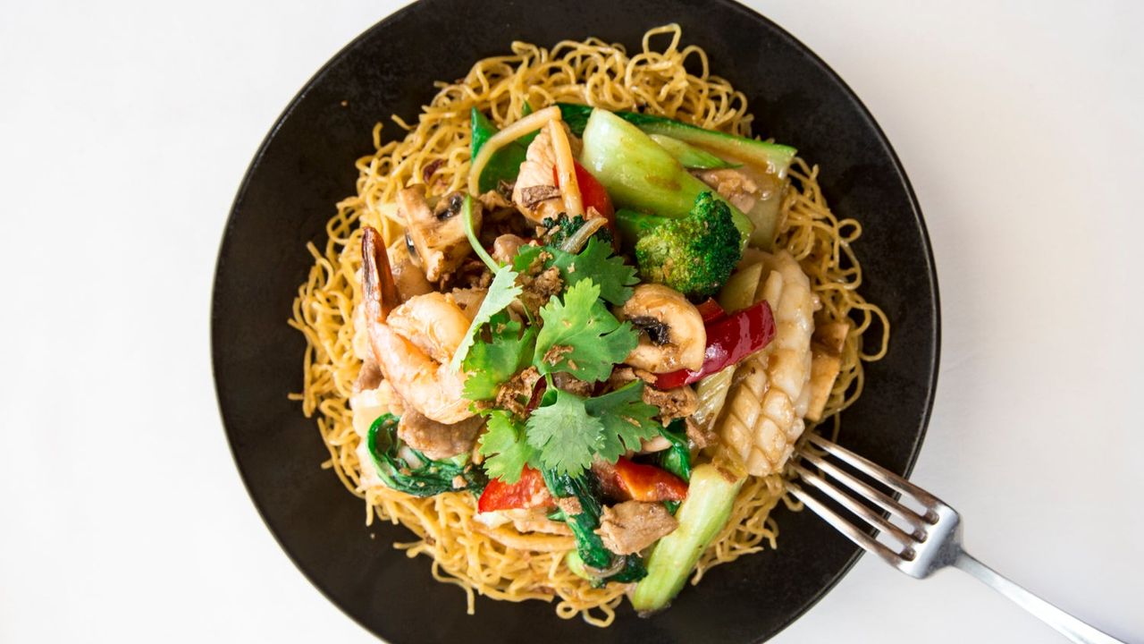 Soft Egg Noodles Combination - Mi Mem Xao Thap Cam
