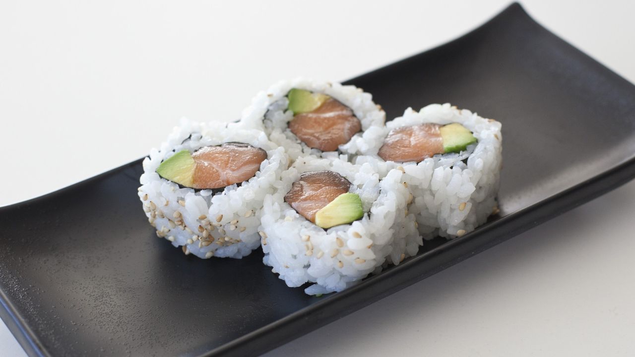 Salmon & Avo (4 Pcs.)