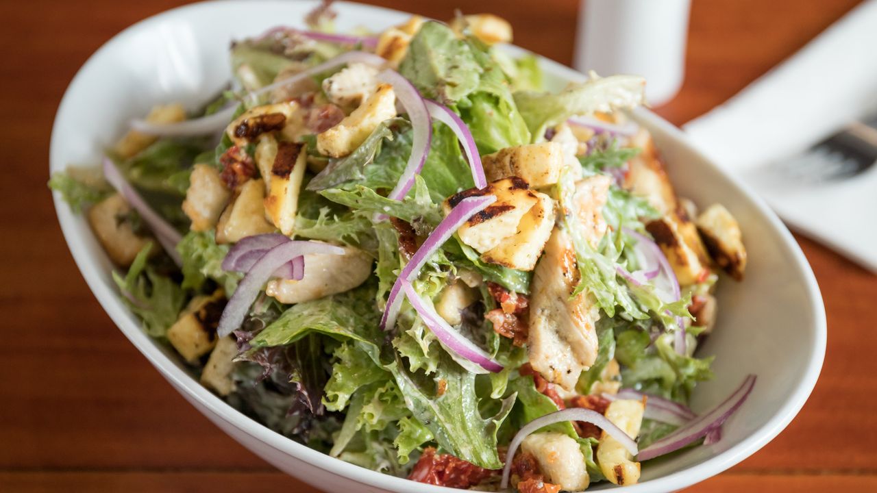 Chicken & Halloumi Salad