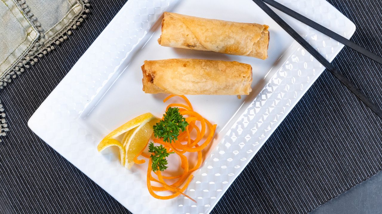 Crispy Home-Made Spring Rolls (2pcs)