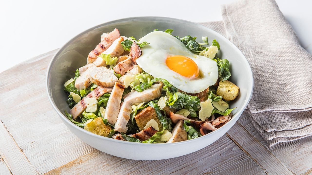 Chicken Caesar Salad (2960 kJ)