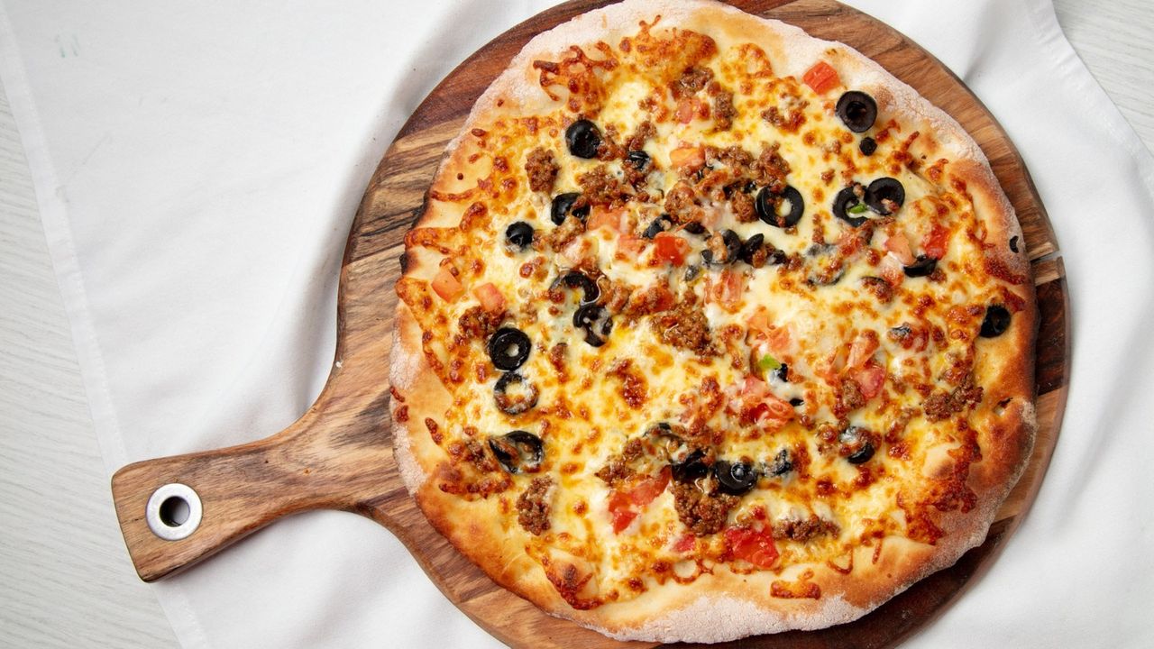Sujuk Pizza