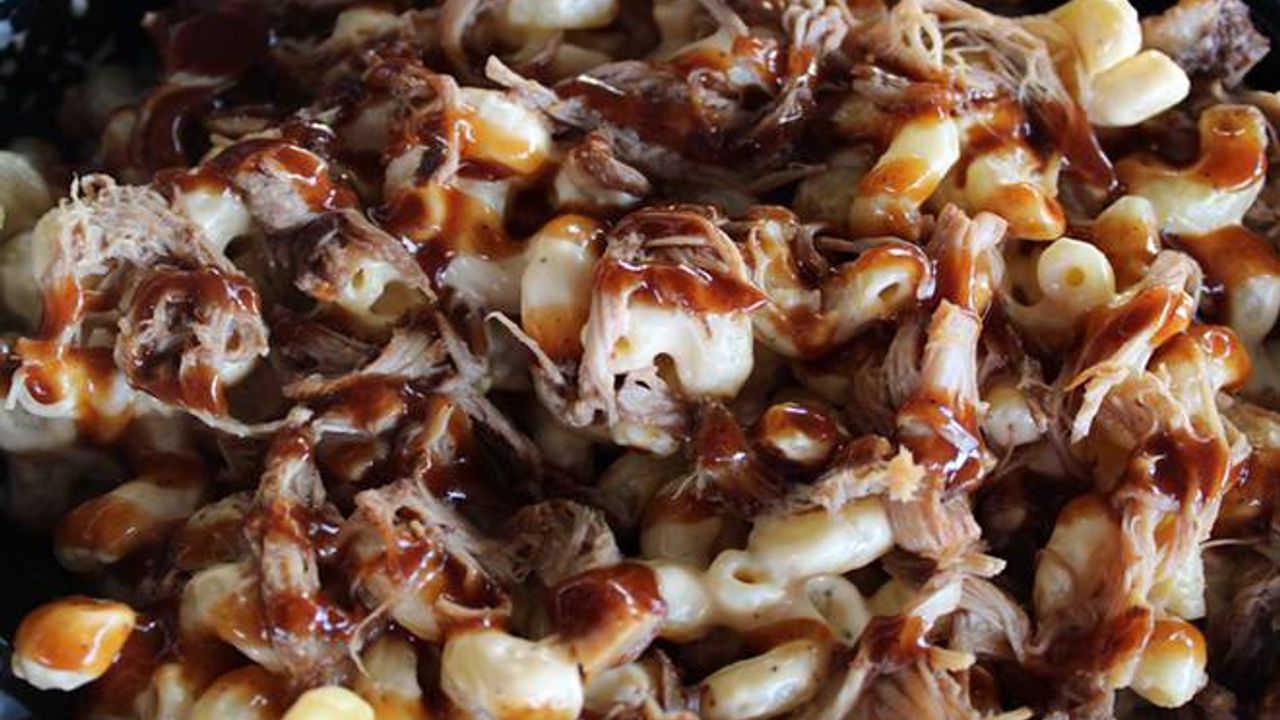 Family Style Pulled Pork Mac n' Cheese