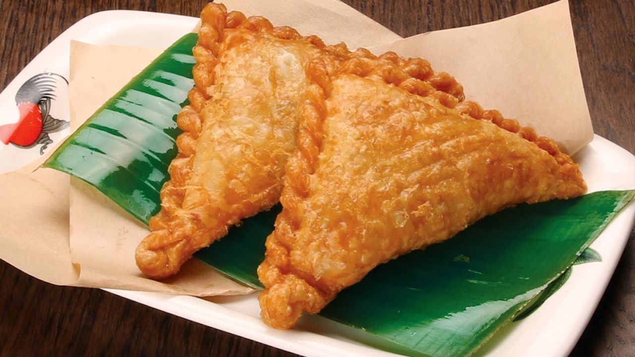 203 Curry Puff (2 Pieces)