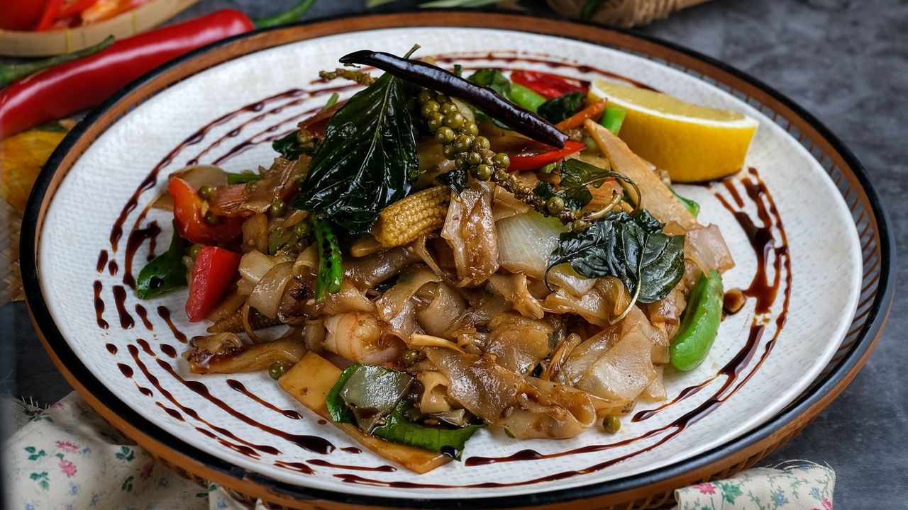 Pad Kee Mao (Vegan) (Spicy)