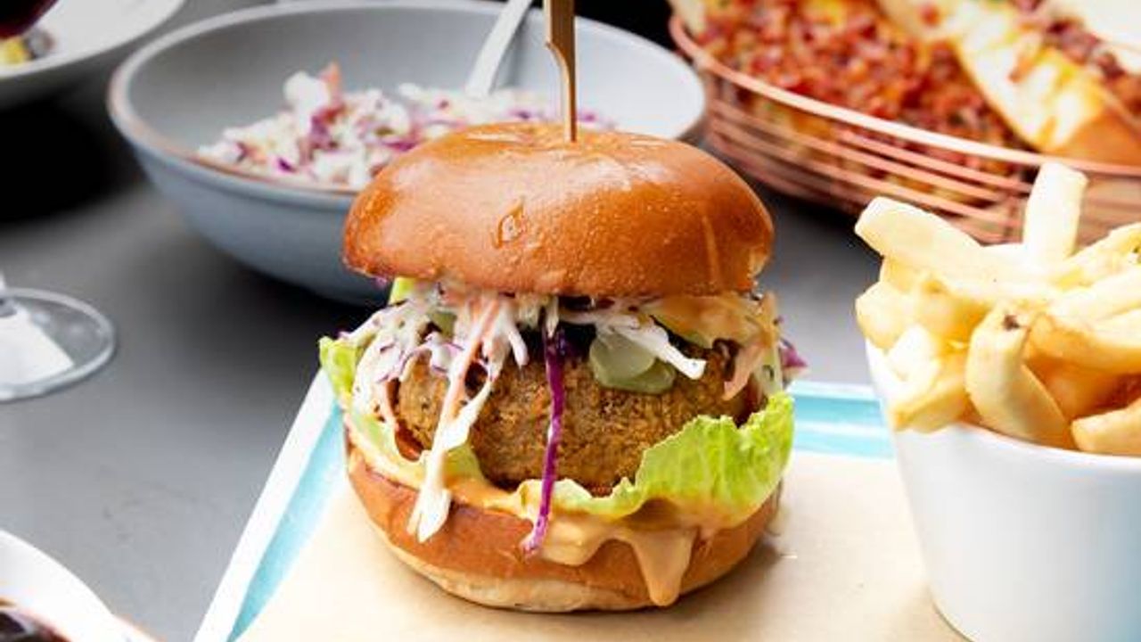 Mushroom Arancini Burger (V)