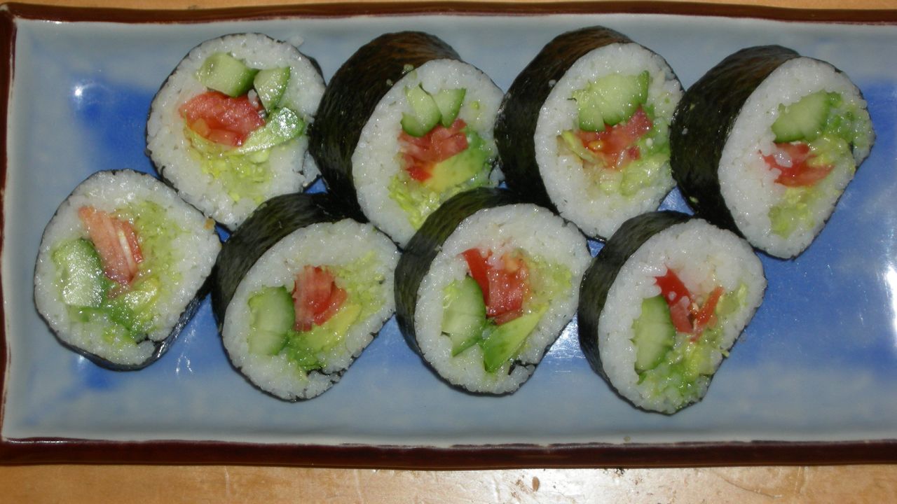 salad sushi rolls