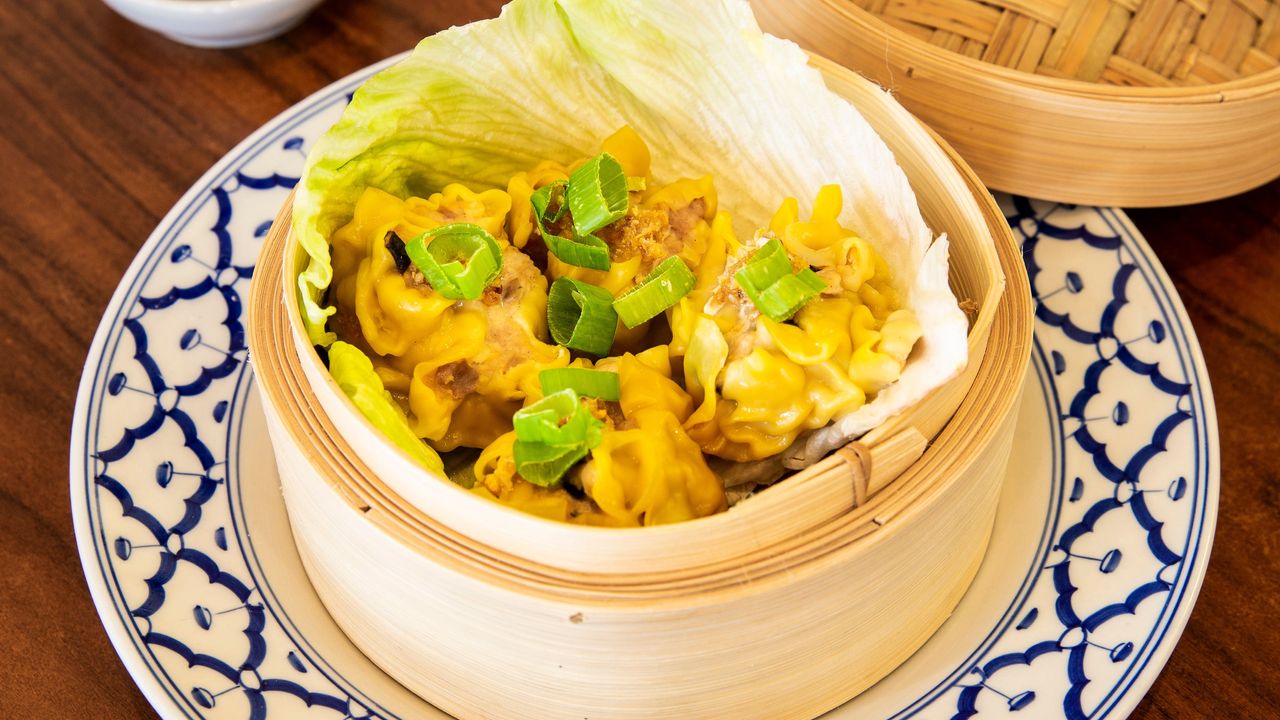 Thai Style Dumpling (Prawn and Chicken) (4 Pcs)