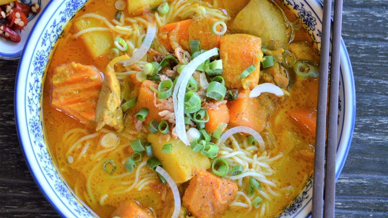 Vietnamese Coconut Curry Chicken Noodle Soup