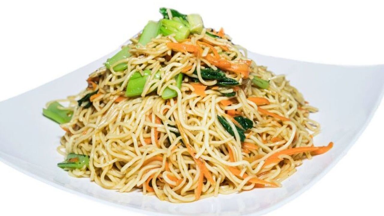 76 Stir-Fry Noodle with Pork