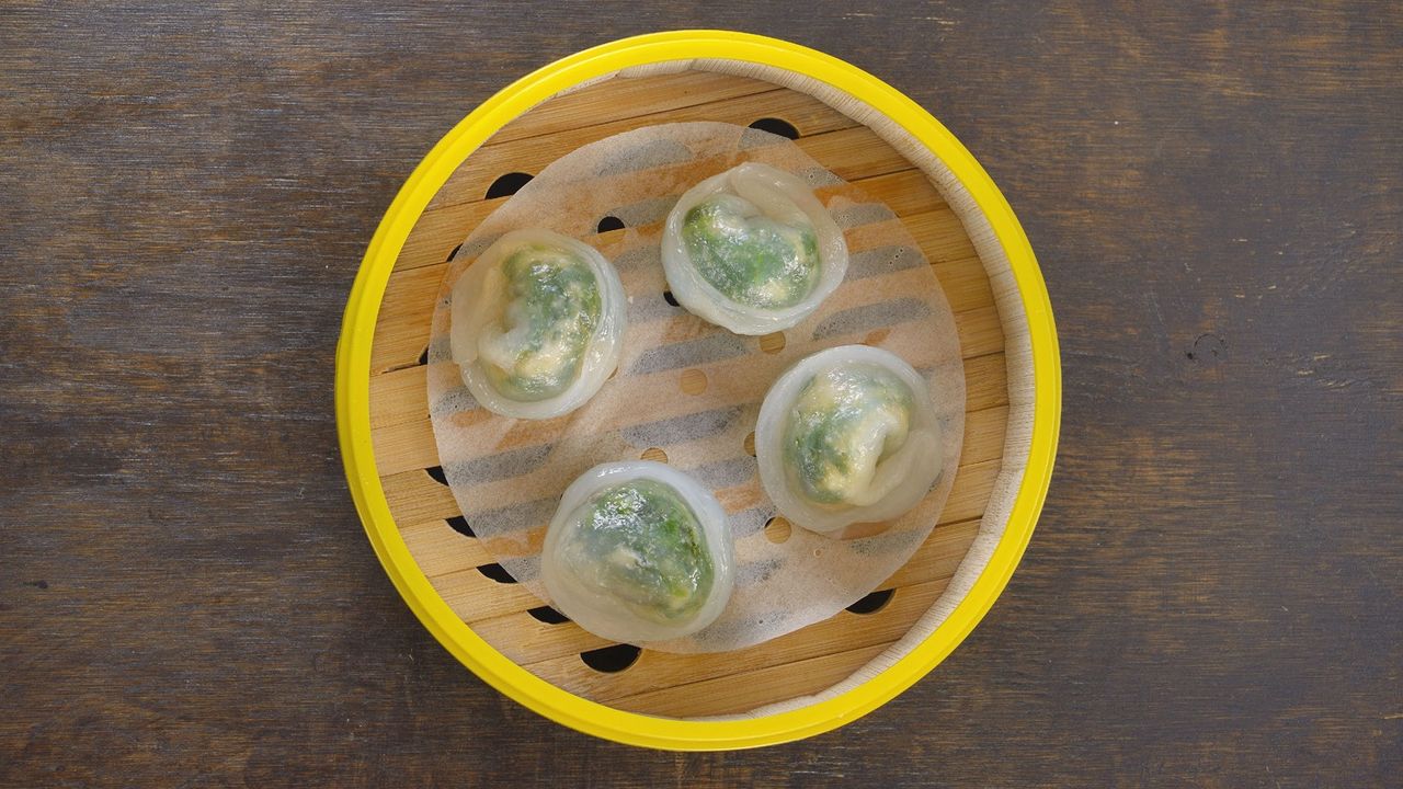 105 Baby Spinach and Prawn Dumplings