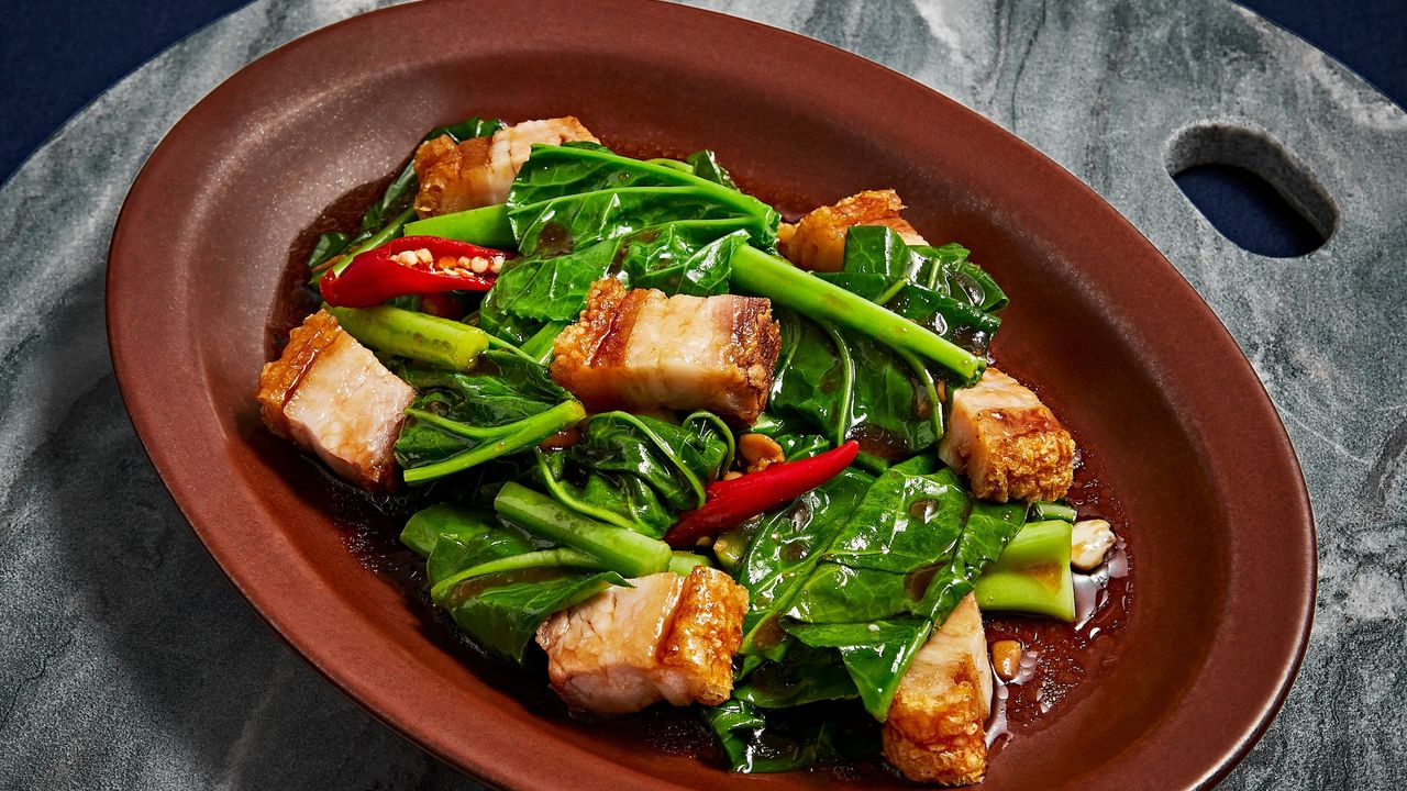 Kanaa Moo Krob (Crispy Pork with Chinese Broccoli)