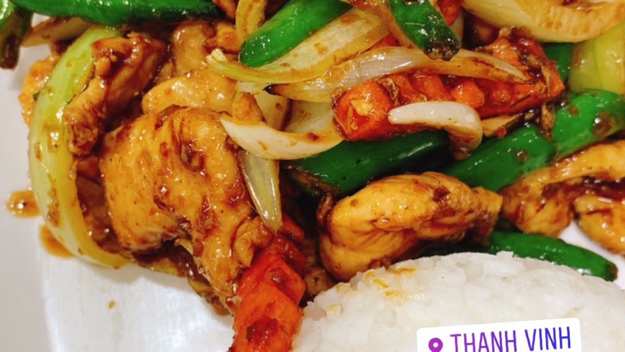 107. Steam Rice with Beef or Chicken Lemongrass & Chili