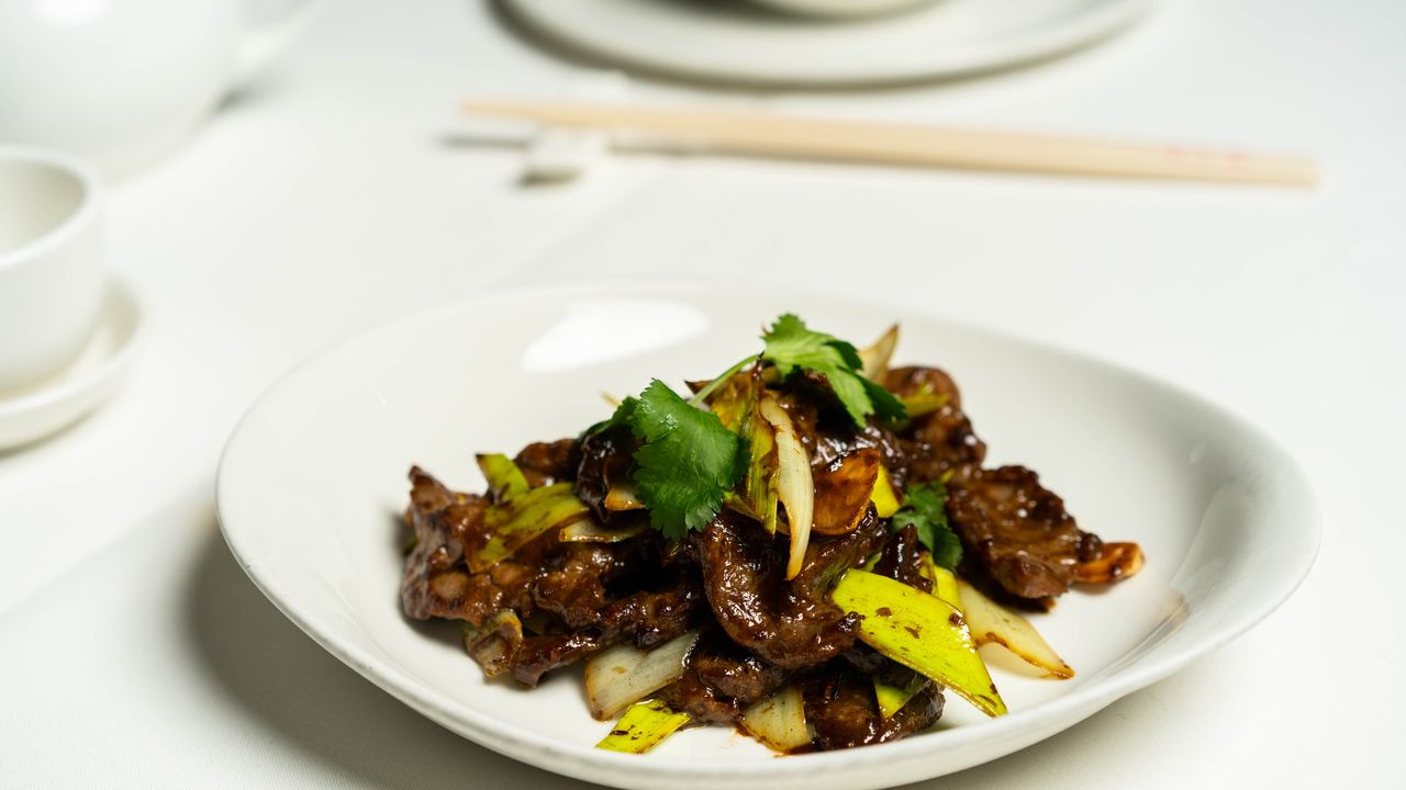 Sliced Lamb Fillets with Shallots Mongolian Style 蒙古式炮羊肉