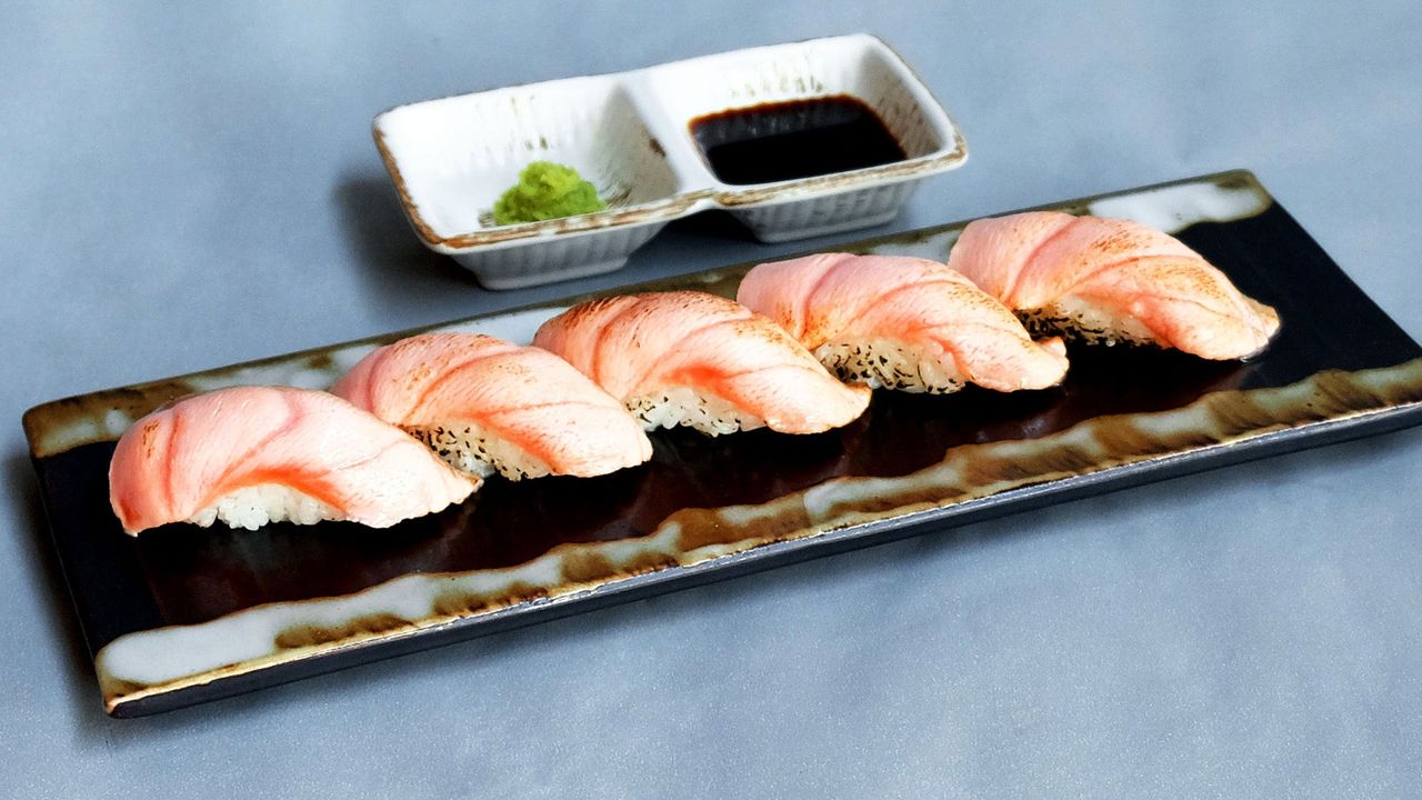 Seared Salmon Nigiri (5 Pieces)