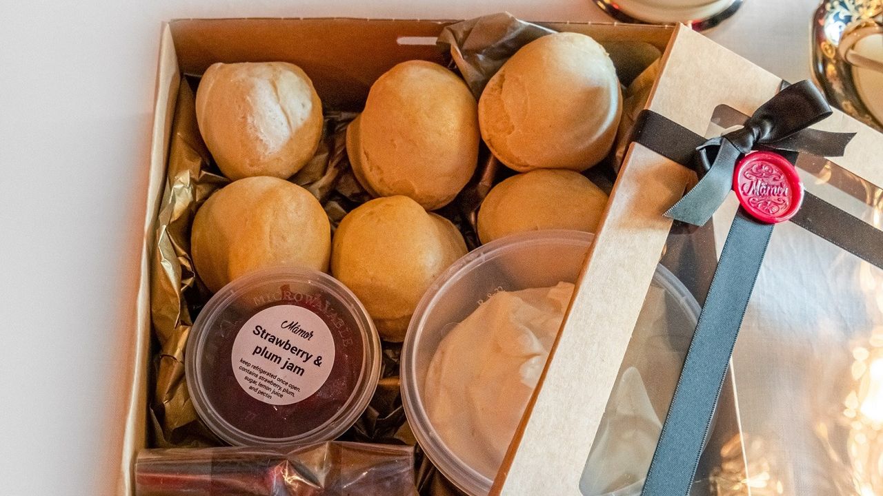 Freshly baked Scones - 6pc