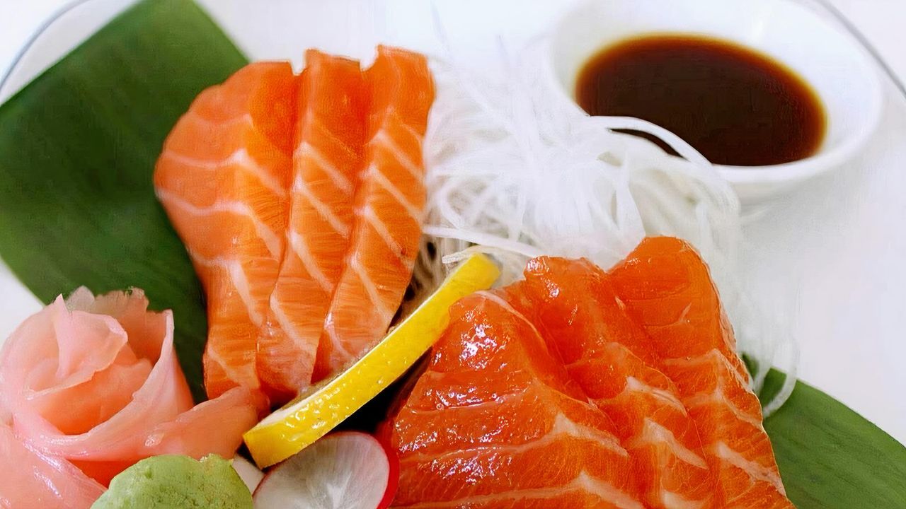 Fresh Salmon Sashimi (6)